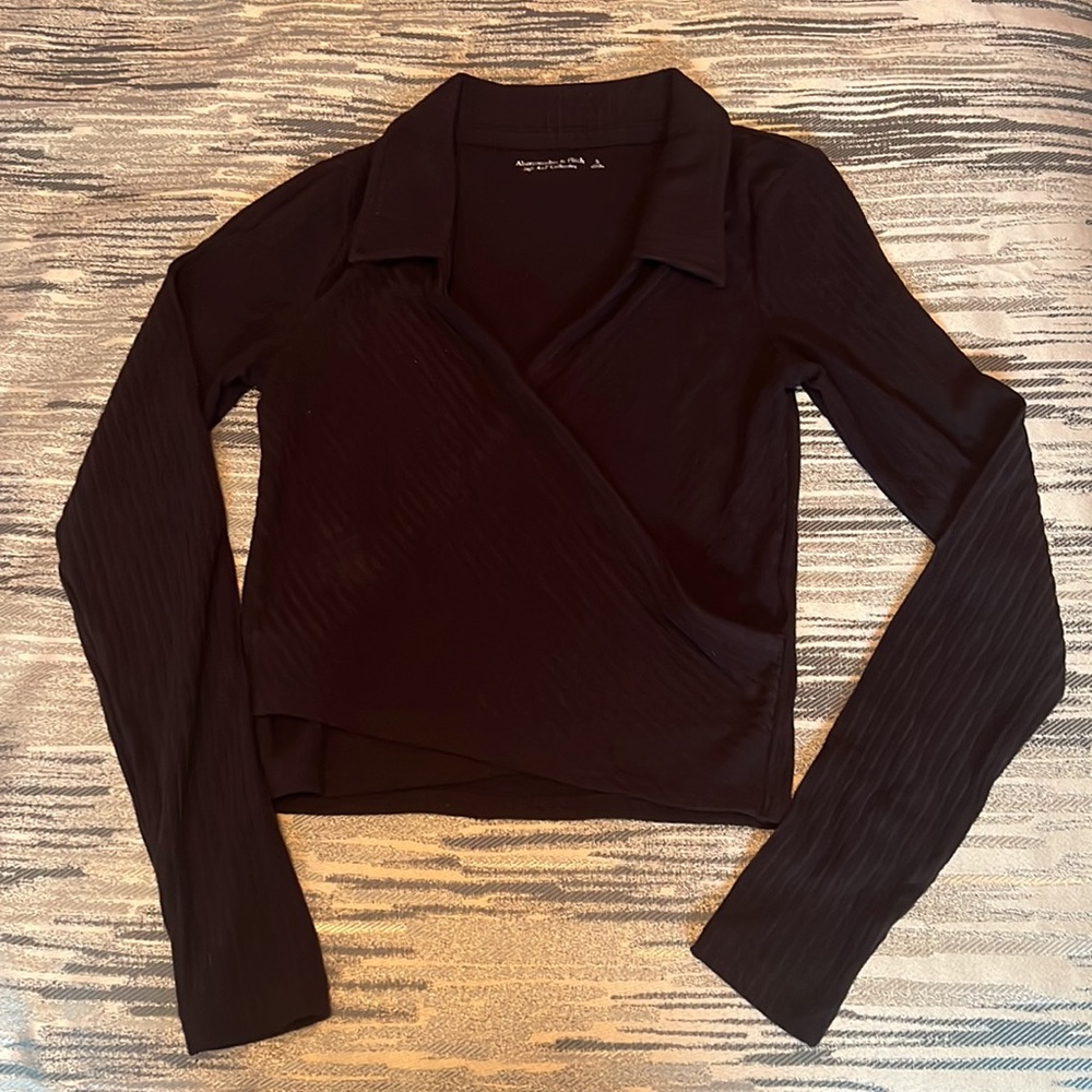 NWOT Abercrombie Long Sleeved Ribbed Polo Wrap Top - Picture 2 of 4